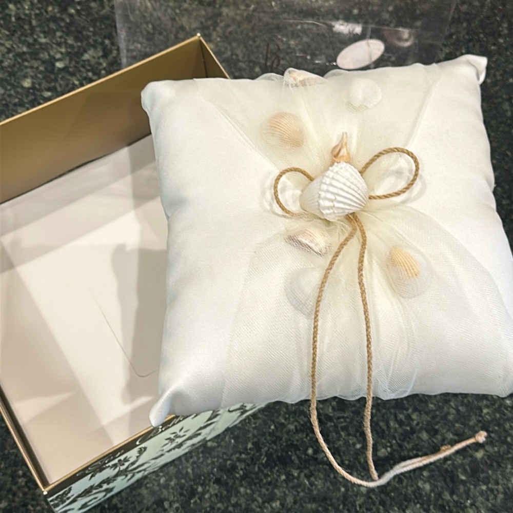 Beverly Clark, wedding ring, pillow ivory, off-white coastal seashore shells